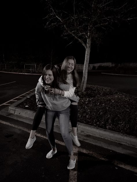 Best Friend Piggy Back Ride Pictures, Piggy Back Photos Friends, Piggy Back Ride Aesthetic, Piggy Back Aesthetic, Sisters Asthetic Picture, Bffs Pics, Piggy Back Ride, Sister Photography, Back Pictures