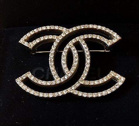 CHANEL+Pale+Gold+Crystal+Brooch+Pin+HOLLOW+Design+Hallmark+Authentic+NIB Chanel Pins, Chanel 2015, Chanel Lover, Chanel Brooch, Chanel Necklace, Jewelry Design Drawing, Fake Jewelry, Chanel Inspired, Chanel Logo