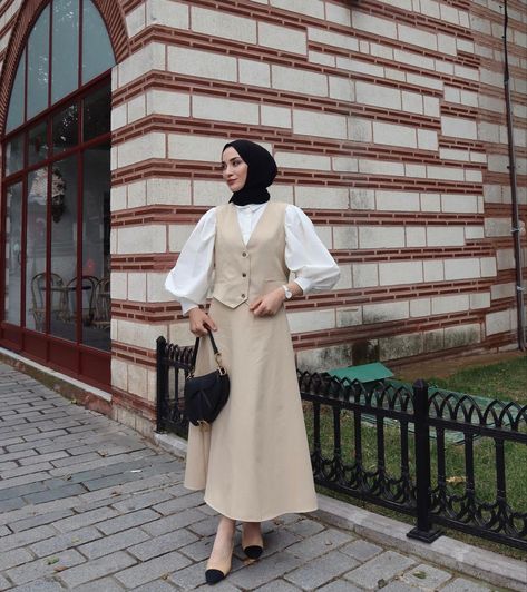 Blazer And Skirt Outfits Hijab, Classic Outfits Hijab, Vest Outfits For Women Hijab, Hijabi Vest Outfit, Business Casual Outfits Hijab, Hijab Formal Outfit, Modest Vest Outfits, Formal Outfits For Women Hijab, Hijabi Formal Outfits