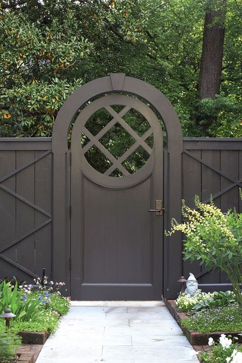 Front Yard Fence Ideas Craftsman, French Garden Doors, Garden Gate Door Ideas, European Fence Design, Front Fences And Gates, Front Door Patio Ideas, Arched Garden Gate, Fence Gate Ideas, Small Garden Gates