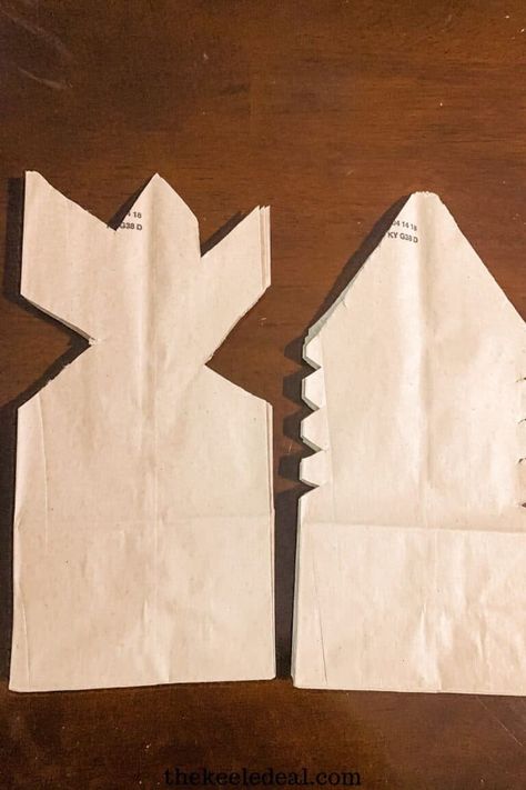 3d Paper Bag Snowflakes, Paper Bag Snow Flakes Diy, Paper Bag Snowflakes Patterns, Brown Paper Bag Ornaments, Brown Paper Bags Crafts, Diy Paper Bag Snowflakes Pattern, How To Make Paper Bag Snowflakes, Paper Sack Snowflake, Brown Bag Snowflake