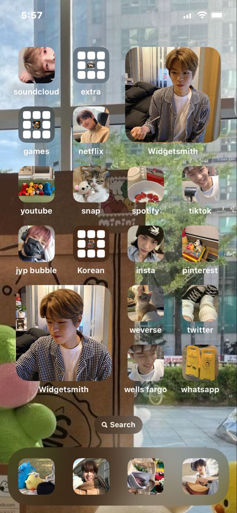 Seungmin Wallpaper Homescreen, Colorful Homescreen, Skz Homescreen, Kpop Homescreen, Netflix Games, Homescreen Idea, Home Lock Screen, Phone Decoration, Ios Ideas