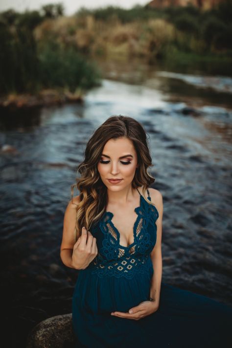 Maternity Hair, Creek Photoshoot, Maternity Shoot Beach, Pregnancy Hairstyles, Photoshoot Pregnancy, Water Photoshoot, Photography Hair, Winter Maternity, Photoshoot Makeup