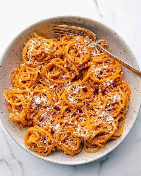 Roasted Red Pepper and Goat Cheese Pasta — Kale Me Maybe Roasted Red Pepper Goat Cheese, Red Pepper Goat Cheese, Cauliflower Rice Risotto, Goat Cheese Pasta, My Favorite Food, Goat Cheese Recipes, Pasta Water, Pepper Pasta, Savory Dishes