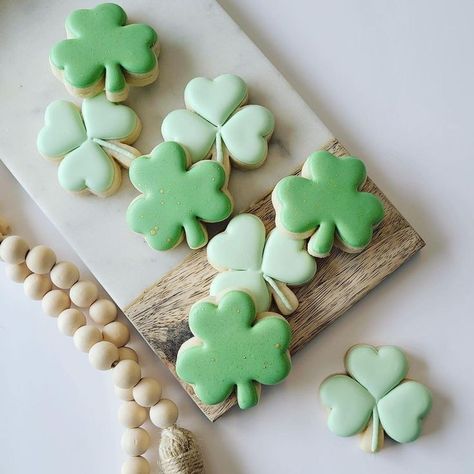 Shamrock Cookies, St Patrick's Day Cookies, Rainbow Cookies, Thumbprint Cookies, Cut Out Cookies, Icing Cookies, St Pattys Day, Royal Icing Cookies, Cookie Cake