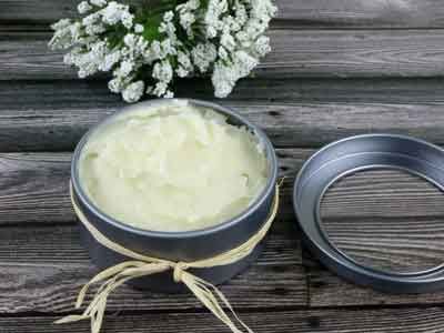 DIY Dog Nose Butter Paw Cream For Dogs Diy, Dog Paw Lotion, Dog Ear Cleaner Homemade, Simple Clean Meals, Paw Cream, Dry Dog Nose, Dog Balm, Diy Cream, 5 Ingredient Recipes