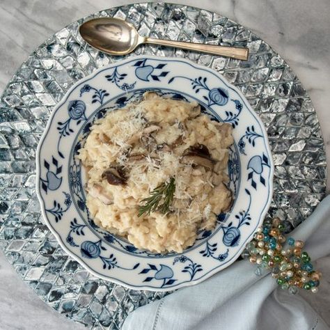 Wild Mushroom Risotto with Shiitake, Crimini, and Oyster mushrooms Vegetarian Risotto, Creamy Risotto, Mushroom Risotto Recipes, Cookie Cookbook, Stuffed Portabella Mushrooms, Risotto Recipe, Oyster Mushrooms, Arborio Rice, Wild Mushroom