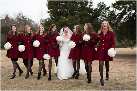 bridesmaids in long peacoats and black tights for winter wedding Winter Wedding Coat, Winter Bridesmaids, Winter Bridesmaid Dresses, Marsala Wedding, Wedding Coat, Foto Photo, Arkansas Wedding, Winter Wedding Inspiration, Winter Wonderland Wedding