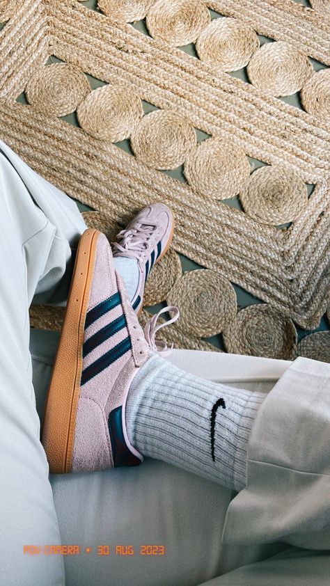 Adidas handball spezial pink shoe inspo Adidas Handball Spezial Pink, Adidas Spezial Pink Outfit, Adidas Handball Spezial Outfit, Adidas Handball Spezial, Adidas Handball, Colorful Outfits, Fall 23, Adidas Spezial, Shoe Inspo