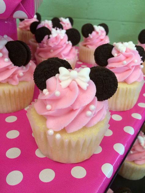 Minnie Mouse Mini Cupcakes, Pink Minnie Mouse Party Ideas, Minnie Mouse Birthday Party Ideas 2nd Cake Mickey Cupcakes, Mini Mouse Desert Table, Diy Minnie Mouse Cupcakes, Minnie And Daisy Cupcakes, Minnie Mouse Desert Ideas, Oh Twodles Birthday Cupcakes, Mimi Mouse Birthday