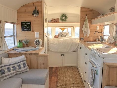 Skoolie Nursery, Bus Life Interior, School Bus Tiny House, School Bus Camper, School Bus House, Converted School Bus, Camper Bus, Bus Living, Caravan Renovation