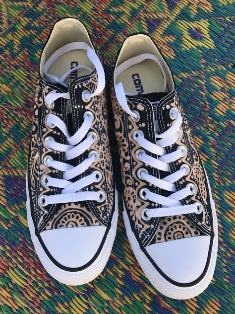 #henna #theeyeofhenna #converse #bleach #design #summerstyle #style Bleach Painted Converse, Bleach Converse, Bleached Converse, Bleach Painting, Converse Design, Painted Converse, Black Converse, Creative Stuff, Painted Shoes