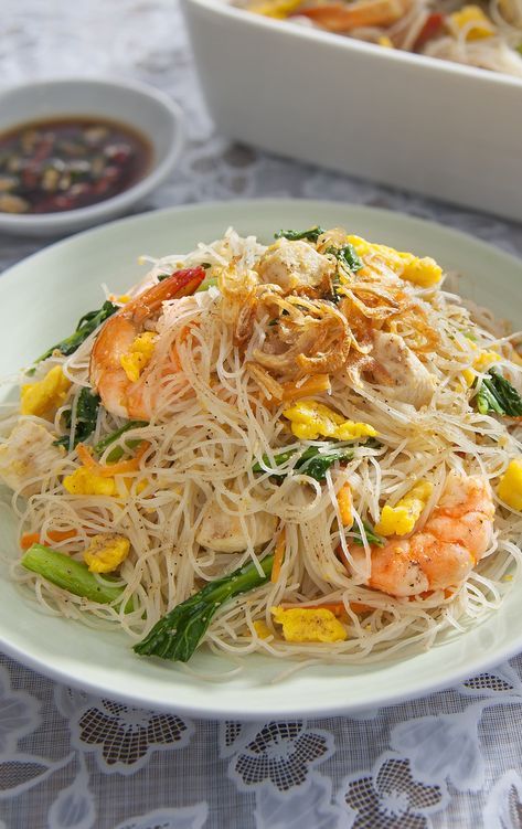 Bihun Goreng, Spring Cleanse, Singapore Style, Masakan Malaysia, Vermicelli Recipes, Ayam Bakar, Fried Noodles, Cleanse Diet, Rice Vermicelli