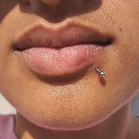 Labret Lateral . . . #piercingitaborai #labretpiercing #itaboraí #itaborairj #itaboraí Piercing Labret Lateral, Labret Lateral, Piercing Labret, Labret Piercing, Piercings, Lips, Collage, Gold, Pins