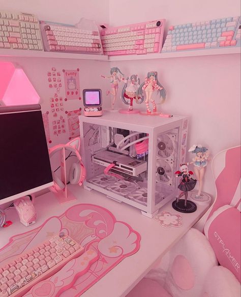 Pink Anime Gaming Setup, Kawaii Setup Gaming, Cutecore Gaming Setup, Anime Desk Aesthetic, Pink Anime Room, Pink Gamer Setup, Pink Pc Build, Pink Gamer Room, Pink Gamer Aesthetic