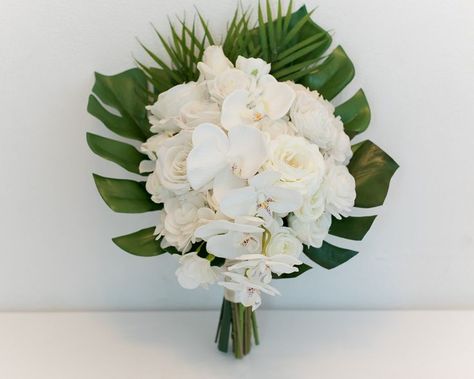 Bridal Bouquet Silk Flowers, Hawaii Theme Wedding, Tropical Bridal Bouquet, Beachy Wedding, Tropical Bridal, Theme Nature, Wedding Floral Centerpieces, White Bridal Bouquet, Bride Bouquet