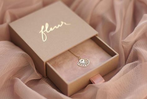 Nude Jewelry, Grey Jewelry, Jewellery Advertising, Minimalistic Jewelry, Jewerly Displays, Pearl Logo, Jewelry Packaging Box, Packaging Ideas Business, Work Tips