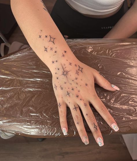 I love doing starry hands ✨🌙 thanks Louisa x | Instagram Mystical Finger Tattoos, Hand Tattoo Constellation, Chandelier Hand Tattoo, Stars Hand Tattoos For Women, Stars On Hands Tattoo, Finger Tattoos Sparkle, Starry Tattoos For Women, Constellation Tattoo On Hand, White Stars Tattoo