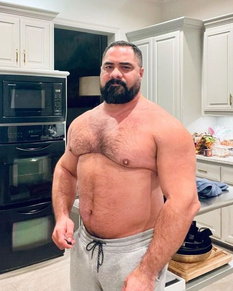 @rxblanco • Fotos e vídeos do Instagram Goatee Beard, Chubby Men, Men's Short Hair, Hot Dads, Beefy Men, Muscle Bear, Macho Man, Bear Men, December 27