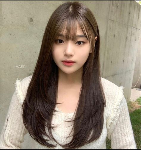 Round Face Hairstyles Long, Korean Long Hair, Hair Style Korea, Hair Inspiration Long, Layered Haircuts For Medium Hair, Bangs With Medium Hair, Hairstyles For Layered Hair, Shot Hair Styles, Haircuts For Medium Hair