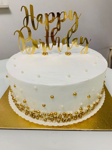 Gold White Cake Birthday, White And Golden Cake, Gold And White Birthday Cake, White And Gold Birthday Cake, Cake Hbd, Elegant Birthday Cake, Gold And White Cake, Golden Birthday Cakes, Circle Cake