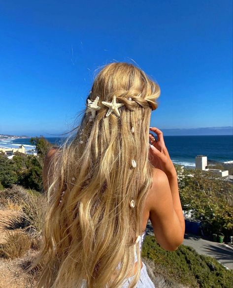 Vacation Hairstyles, Ocean Girl, 일본 패션, 사진 촬영 포즈, Mermaid Hair, Dream Hair, Beach Hair, Aesthetic Hair, Beach Girl