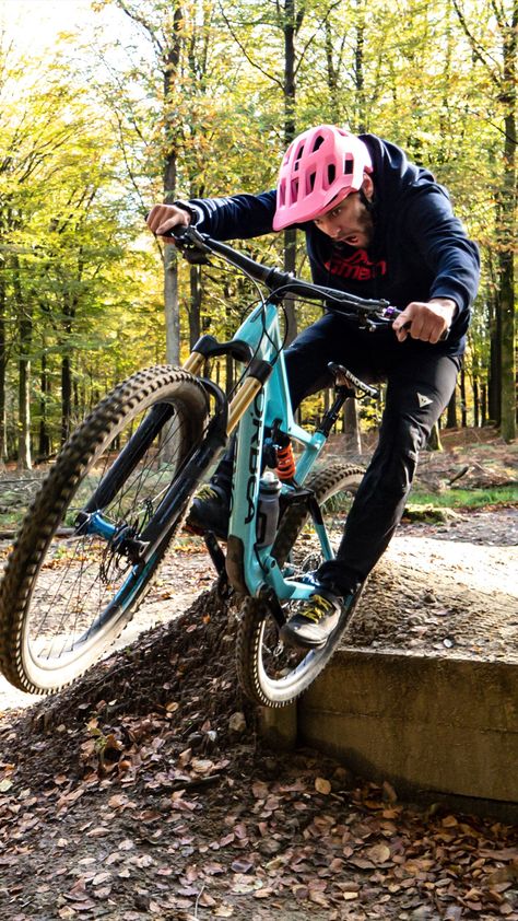 Rich Payne and Masters World DH champ Emily Horridge get together for an afternoon of gravity-based fun at Wind Hill Bikepark. From drops, rollers, and bike handling techniques they run you through the skills needed, to help you conquer your very first MTB drop! Bike Pump Track, Pump Track, Best Mountain Bikes, Bike Pump, Bicycle Maintenance, Mountain Bikes, One Drop, Mountain Bike, Mountain Biking