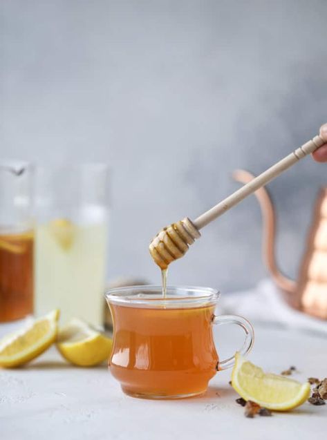 Starbucks Medicine Ball - Ginger Honey Tea Tonic Recipe Ginger Honey Tea, Starbucks Medicine Ball, Tea Starbucks, Homemade Starbucks, Ginger Honey Lemon, Aesthetic Health, Ginger Honey, Honey Photography, Tattoo Health