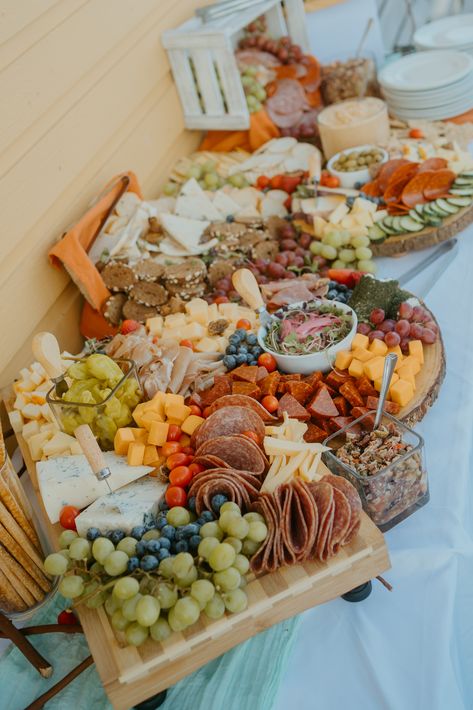 Take a look into Aubrey and Andrew's intimate small wedding in Port Townsend, Washington. Charcuterie boards at cocktail hour, hand-picked florals, and a beautiful ocean view! Charcuterie Boards Wedding, Simple Small Wedding Ideas, Simple Small Wedding, Wedding Cocktail Hour Food, Wedding Charcuterie, Charcuterie Board Wedding, Port Townsend Washington, Small Wedding Ideas, Citrus Wedding