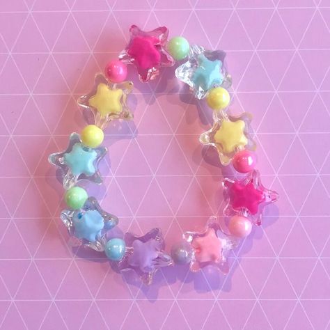 Kawaii Bracelet Diy, Kandi Cute, Cutecore Bracelet, Kawaii Kandi, Kawaii Stars, Kawaii Bracelet, Little Accessories, 00s Mode, Kawaii Necklace