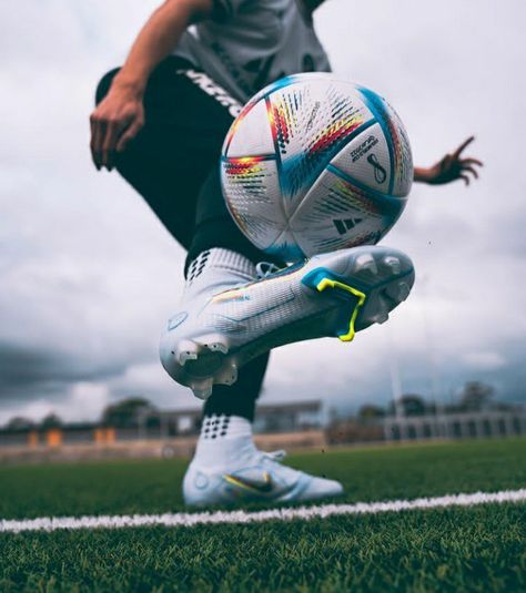 Soccer Images, Best Soccer Shoes, Soccer Backgrounds, Nike Football Boots, Soccer Photography, Ball Aesthetic, Football Photography, Image Swag, Football Is Life