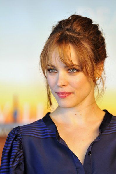 She's so gorgeous in this. Rachel Mcadams Bangs, Rachel Mcadams Hair, Simple Updo, Hair Advice, Rachel Mcadams, Hair Photo, Grunge Hair, 인물 사진, Great Hair