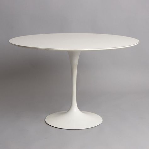 Knoll Tulip Table, Eero Saarinen Furniture, Munich Apartment, Eero Saarinen Tulip Table, Saarinen Tulip Table, Saarinen Table, Tulip Dining Table, Industrial Office Design, Tulip Table