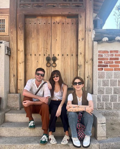 Dakota Johnson Updates on Twitter: "NEW: Dakota, Ro Donnelly and Blake Lee recently in Seoul, South Korea. #DakotaJohnson 📸 blakeleeblake IG https://t.co/bEJwx4ziQM" / Twitter Dakota Johnson 2023, Dakota Johnson Street Style, Dakota Mayi Johnson, Dakota Johnson Style, Don Johnson, Johnson Family, Seoul South Korea, Dakota Johnson, Star Fashion