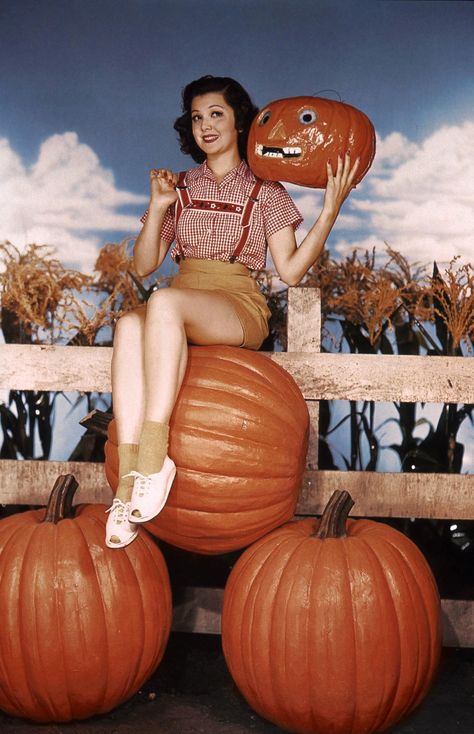 Ann Rutherford Halloween Glamour, Smiling Photos, Ann Rutherford, Nancy Carroll, Halloween Shots, Colleen Moore, 1980s Pop Culture, Yvonne De Carlo, Halloween Countdown