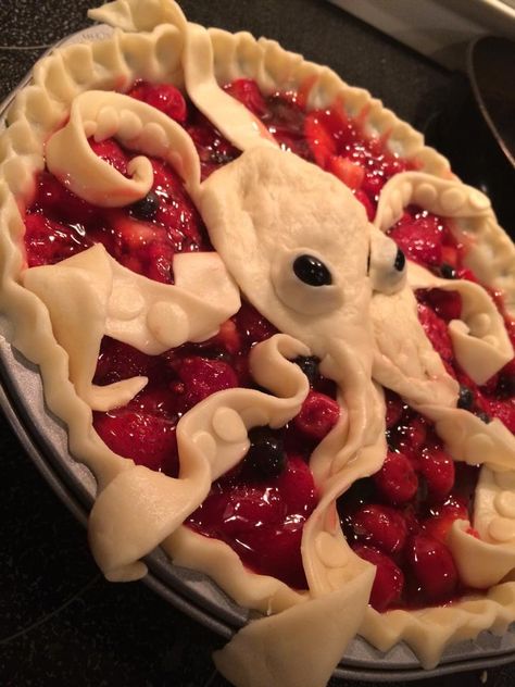 Octopus Pie, Cthulhu Pie, I've seen lots of these on the internet but I happen to like mine the best :P #octopus #octopuspie #cthulhupie #piecrusttentacles Halloween Pies, Octopus Pie, Sharknado Party, Sour Cherry Pie, Ocean Food, Pie Day, Soul Food Dinner, Culinary Skills, Cthulhu