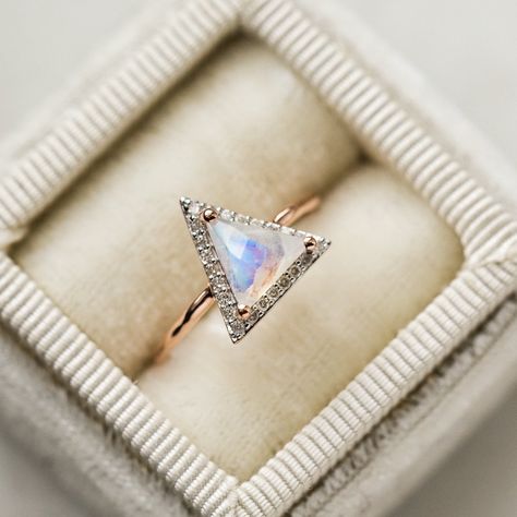 Rose Gold and Moonstone Diamond Triangle Ring Triangle Engagement Ring, Engagements Rings, Gold Oval Engagement Ring, Rose Gold Oval Engagement Ring, Unique Engagement Rings Rose Gold, Vintage Diamond Jewelry, Triangle Jewelry, Pure Gold Jewellery, Rose Gold Engagement Ring Vintage