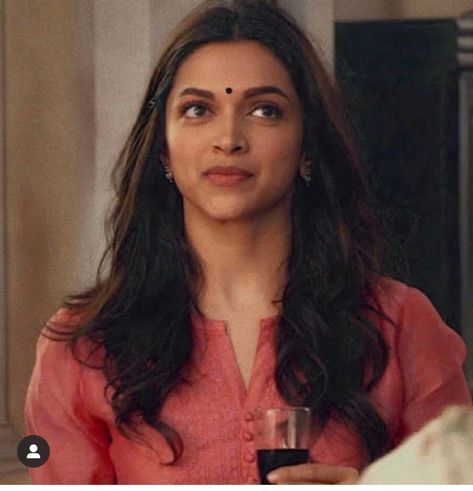 Movie Aesthetic Quotes, Deepika Padukone Piku, Piku Movie, Deepika Padukone Movies, Bollywood Love Quotes, Dipika Padukone, Vintage Photography Women, Self Pictures, Deepika Padukone Style