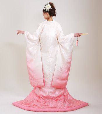 Pink Shiromuku! Shiromuku, the kimono worn in traditional japanese wedding ceremony is, by definition, an all-white garment... So, I was most surprised to browse Isyou and find this lovely pink-trail shiromuku! Japanese Wedding Ceremony, Traditional Japanese Wedding, Traditional Accessories, Japanese Wedding, Cherry Blossom Wedding, Japanese Cherry Blossom, Japanese Outfits, Pink Ombre, Formal Attire