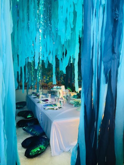 Indoor Under The Sea Party, Subnautica Party Ideas, Underwater Theme Party Decorations Diy, Siren Party Decoration, Avatar Way Of Water Party Ideas, Underwater Table Decorations, Under Water Party Decor, Elements Party Theme, Avatar Bday Party