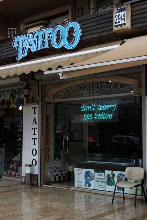 Aesthetic Tattoo Shop, Tattoo Shop Interior Design, Tattoo Studio Aesthetic, Tattoo Room, Tattoo Shop Interior, Tattoo Shop Decor, Tattoo Studio Interior, Tattoo Store, Tattoo Salon