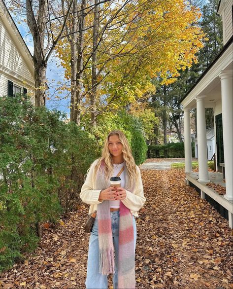 Maine Outfits Fall, Yellowstone Outfit Ideas, Fall Aethestic, Yellowstone Outfits, Stile Blair Waldorf, Adrette Outfits, Studera Motivation, Thanksgiving Outfit Ideas, Look Adidas