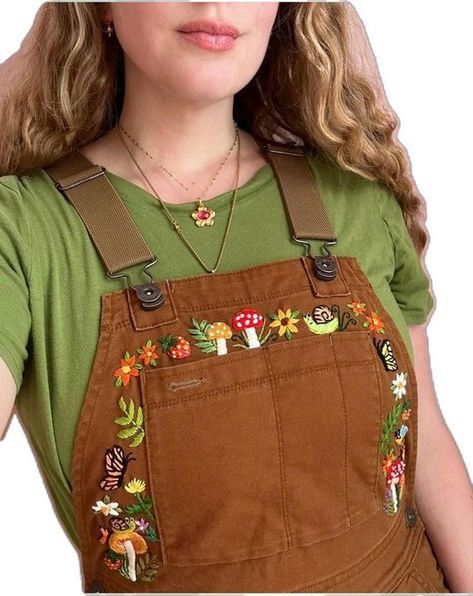 Vintage Hippy Outfits, Embroidering Clothes Diy, Flower Embroidery Clothes, Flower Inspired Outfits, Sewing Flowers On Clothes, Embroidery Inspiration Flowers, Embroidery Designs On Clothes, Outfits With Flowers, Jeans Embroidery Ideas