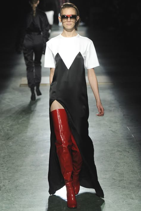 #wandanylon #aw16 2024 Aesthetic Outfits, Fashion Ideas Men, Revealing Outfit, Looks Street Style, Red Boots, Long Black Dress, Long Boots, Fall 2016, Looks Style