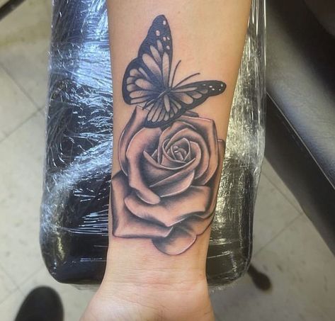 Cover Up Rose Tattoos For Women, Small Sleeve Tattoo Women, Women Half Sleeve Tattoo Classy, Wrist Tattoos Rose, Butterfly And Flower Tattoo, Girl Thigh Tattoos, Butterfly Wrist Tattoo, Rose Tattoos For Women, Miami Ink