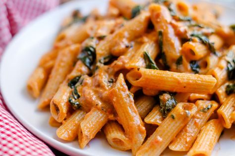 11 Greek Yogurt Recipes You’ll Want to Make Right Now Bean Chicken Soup, Tomato And Spinach Pasta, Spinach Pasta Recipe, Creamy Wild Rice Soup, Baked Penne Pasta, Spinach Pasta Recipes, Yogurt Chicken Salad, Delicious Vegetarian Dinner, Tuna Casserole Recipes