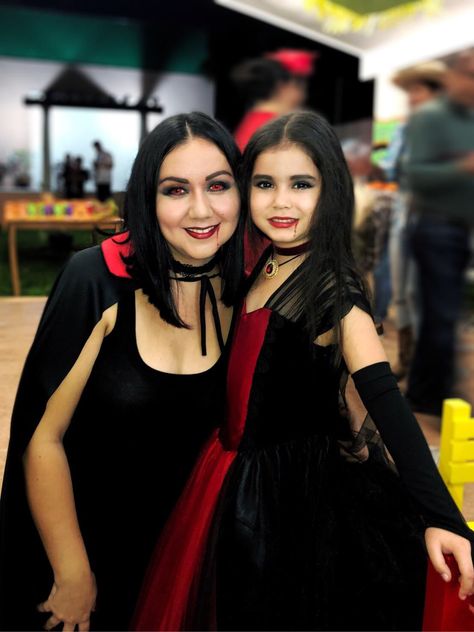 Mommy and me vampire costumes halloween Vampire Make Up For Kids, Vampire Girl Makeup Kids, Halloween Makeup Vampire Kids, Kids Vampire Makeup Girl, Vampire Family Costume, Vampire Makeup Kids, Girl Vampire Makeup, Kids Vampire Makeup, Vampire Hairstyles