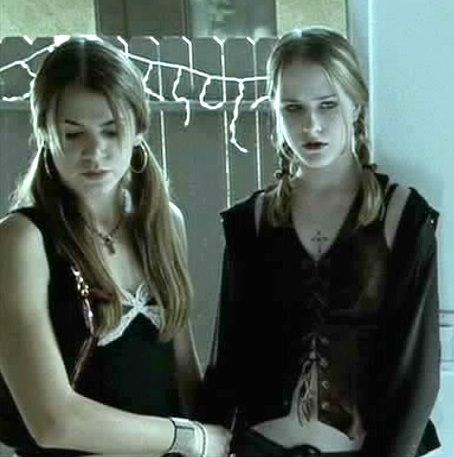 thirteen 2003 aesthetic tracy freeland evir zamora y2k 90s goth emo scenecore mall goth streets doja cat tiktok edit fancam 2003 Aesthetic, Thirteen 2003, Thirteen Movie Aesthetic, Thirteen Movie, Girl Interrupted, Evan Rachel Wood, Nikki Reed, Estilo Punk