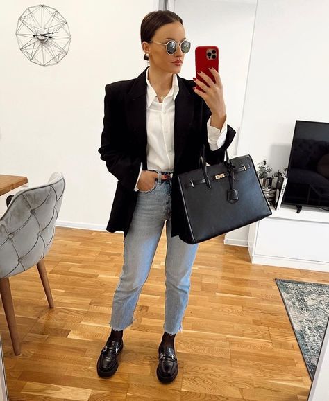 Black Blazer White Shirt, Blazer White Shirt, White Tshirt Outfit, Job Outfits, Birkin Mom, Mango Bag, Black Blazer Outfit, Mom Uniform, Oversized White Shirt