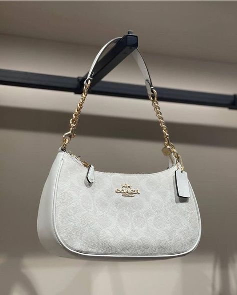 Coach Astetic, Must Have Purses, Cute Purses Aesthetic, Everyday Bags For Women, Tas Celine, Nice Purses, Tas Coach, Shoulder Bag Aesthetic, Coach Mini Bag